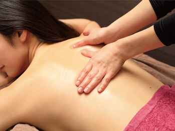 ひなみ 豊 中曽根店/アロマで背面揉みほぐし！