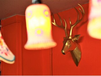 アイモンスター(eye monster。)/鹿もいます。彼もスタッフです