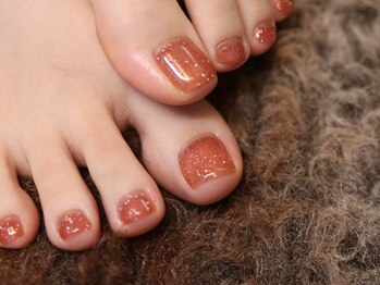 クロ(KURO)/ベリーカラーのフラッシュネイル