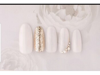 エムスラッシュ センター南(M.SLASH)/ホワイトネイル