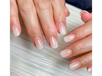 ラヴィネイル(La Vie Nail)/ホワイトグラデーションネイル