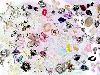 ネイル エクラン 町田店(NAIL’ecrin)の写真/200種類以上のカラー＋マグネットジェルをご用意◎お気に入りのパーツでネイルデザインを華やかに☆