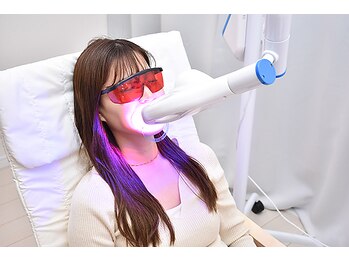 コナホワイトニング 神保町/３色の光でハイパワー