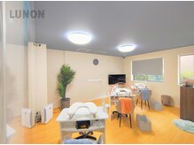 ルノン 北浦和店(LUNON)の雰囲気（3席と個室1席。お友達と一緒の施術も可能です♪）