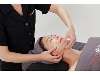 薬手名家 心斎橋店の写真/薬手セラピーで叶える、自信あふれるフェイスラインへ♪印象を左右する「両顎」ケアで顔全体の若見えに◎
