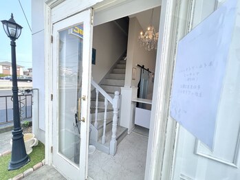 グリムヘアー(Grimm Hair)/お店の入り口