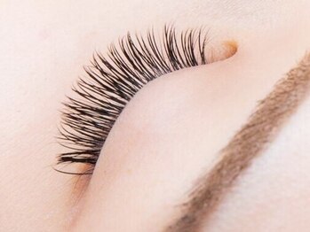 ビューティサロンココ 一宮店(Beautysalon COCO)の写真/従来より「バラつきにくく」x「高いキープ力」で大人気★【フラットラッシュ[上]120本¥3900/付放題¥6500】