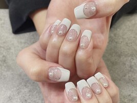 ガーリーフレンチネイル