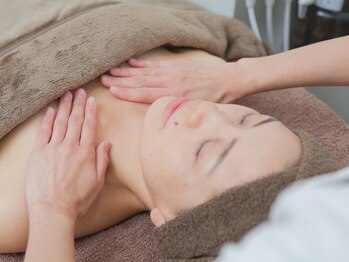 イーズ(ease)/デコルテ・ネックケア