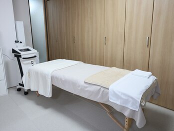 プラスワンビューティテン 新大阪店(Plus One Beauty)/施術部屋・ベッド
