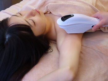 クラージュの写真/[ハイスペック全身脱毛]受ければ分かる！ムダ毛を無くして毛穴レスなお肌へ☆都度払い◎出力調整可能◎