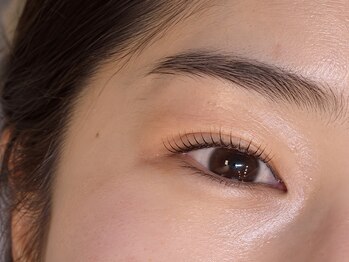 アグレン(AGLEN)の写真/”自然で美しく洗練された上向きまつ毛へ”高濃度で浸透する毛質改善トリ-トメントを含む7種類のケアが無料