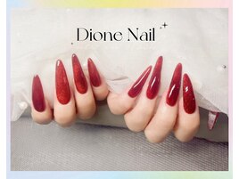 目立つレッドネイル