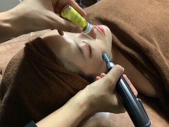 青空 チクシノサロン(SORA CHIKUSHINO SALON)の写真/気になる前から対策を♪ホウレイ線・たるみ改善に先回りするフェイスケアで印象チェンジ◎