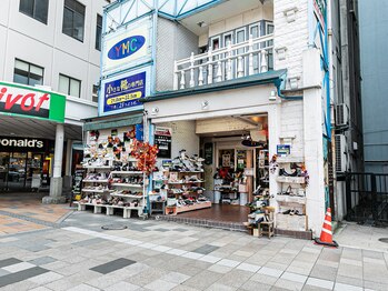 ホワイトニングカフェ 郡山店/靴屋さんのビル5階です♪