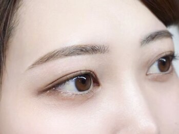 ホワイトアイ(WHITE EYE)/【ストレートアーチ眉】