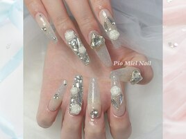 ヌーディーベージュ×ビジュー