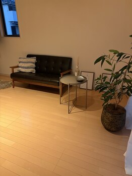 サンナナヨンプラス(374+)/サロン内観1