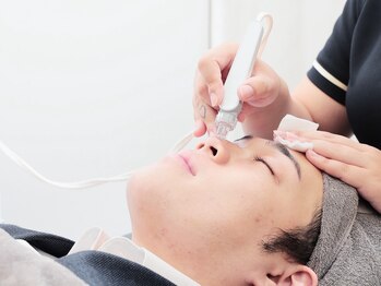 ニューブロウ 堺筋本町店(NEUBROW)の写真/【人気No,1★アイブロウＷＡＸ（眉毛）と鼻の毛穴洗浄】貸切空間で一人ひとりに合わせたオーダーメイド提案