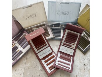 ユー アイズ(u eyes)/カラーラッシュで垢抜けエクステ