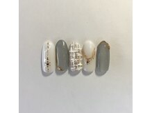 人気のツイードもゴールドと合わせて華やかさも