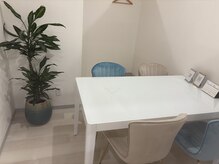 デェア コミータの雰囲気(観葉植物も多数あり癒しの空間をお届けします。)