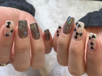 リッシュ(RICHE)/ハートホロブラックシアーネイル