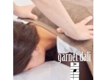 ガーネットダリ(garnet dali)の雰囲気(〈軽くなる秘訣〉は、音楽リズムのアクセント。)