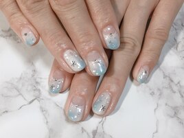 水色の雪結晶ネイル