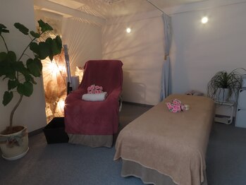 リエル(Liel)/サロンの夜の雰囲気