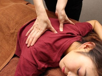 アジアンリラクゼーション ヴィラ 福岡東店(asian relaxation villa)/揉みほぐし施術シーン