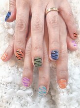 リリフリー(riri Free)/ゼブラ柄ネイル