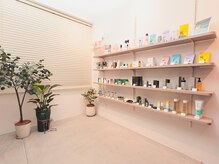リブート 南堀江(RE+BOOT)の雰囲気（厳選ケアアイテムをご用意。施術後の良い状態をご自宅でも継続！）
