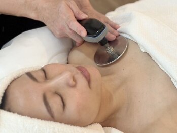 インディバホリトウキョウ(INDIBA HORI TOKYO)の写真/ガチガチの重さを温めてゆるめる、 めぐりを整えるインディバ時間。溜め込んだ水分,重だるさ,冷えを解放。