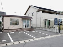 シャルムパリス(charme paris)の雰囲気（建物すぐ目の前に駐車場有り♪）