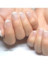 アマーニャ(ama-nya)/先端細ライン　白 on 白