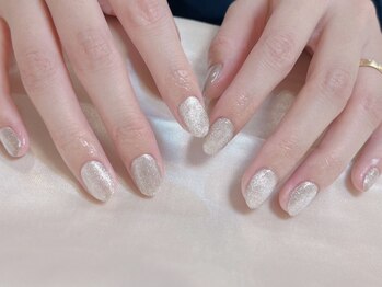 シュガーネイル(sugar nail)の写真/さりげないオシャレネイルでオフィスにもバッチリ☆シンプルなのに目を引く大人女性の為のデザインご用意♪