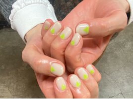 根元に三角アクセント