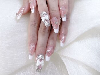 リボンとキラキラ埋め尽くネイル