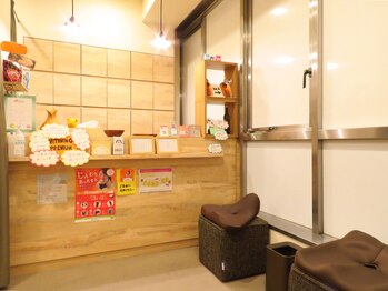 とんとん整骨院 鍼灸院 ときわ台/待合室