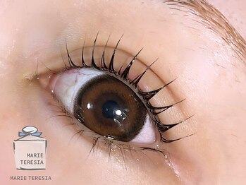マリーテレジア 渋谷桜が丘町店(MARIE TERESIA)の写真/まつげを根元から立ち上げパッチリ目元を叶える！すっぴんでも映える目元に◎　#パリジェンヌ#束感