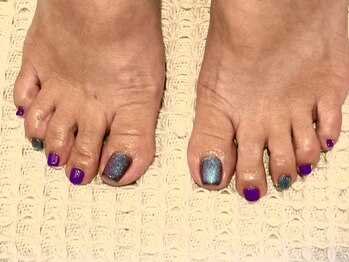パープルの爪屋/フットちぐはぐネイル