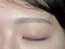 ニクシーアイブティック(Nixie Eye Boutique)/眉毛/まゆげ/美肩スタイリング