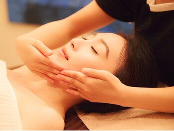 クロードモネ 東京駅丸の内店の写真/【AVEDA公式公認サロン】オーガニックオイルを贅沢に使用した”オールハンドアロママッサージ”[東京駅]