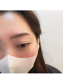 イードット(E.)/骨格美眉デザインで魅せる眉毛♪