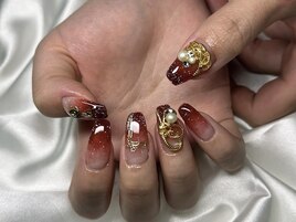 赤とゴールドのお正月ネイル