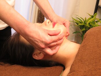 フォーリーフ(4 Leaf)/憧れのシャープなフェイスライン