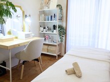 ミエル(miel)/自然光の入る明るい店内