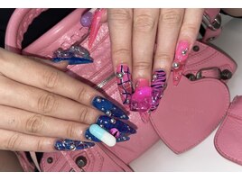 左右チグハグネイルも◎