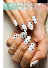 チヒロネイル/ドット柄ネイル&ビジューパーツ